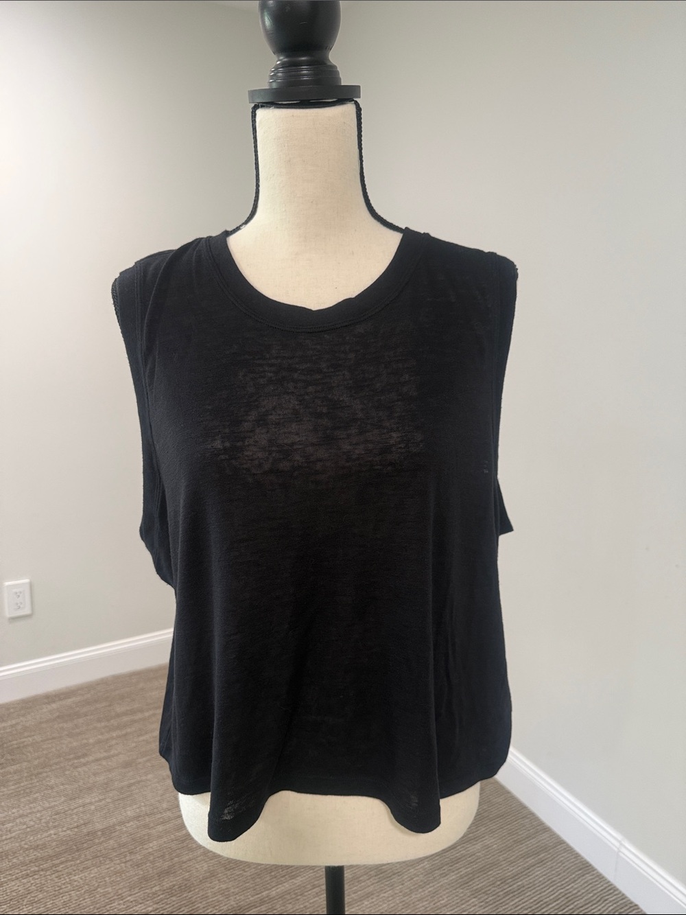 Athleta Black Sleeveless Crewneck Tank cropped linen